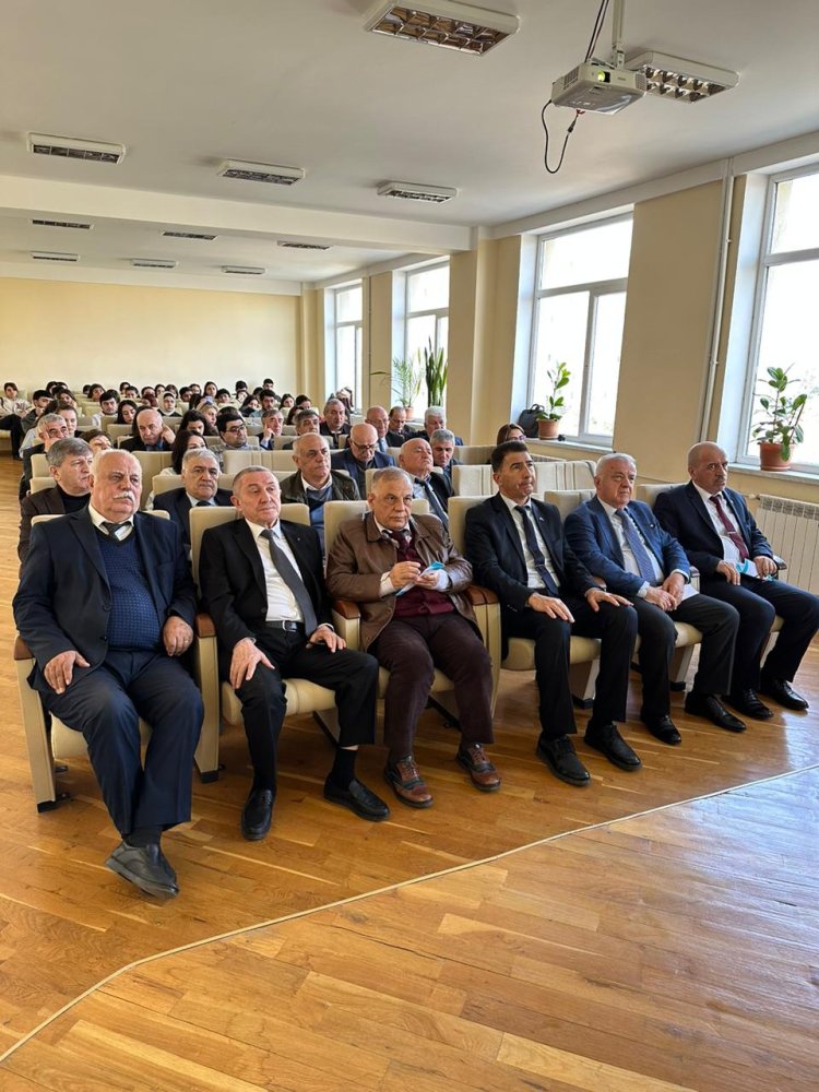AzMIU-nun &ldquo;ST ve MKS&rdquo; fakultesinde Umummilli lider Heyder Eliyevin 100 illik yubileyine hesr edilmis &ldquo;Heyder Eliyev ve Azerbaycanda insaat senayesi&rdquo; movzusunda elmi seminar kecirilmisdir
